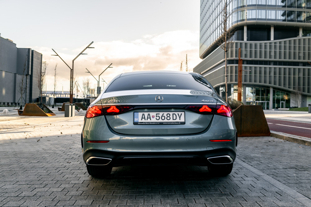 Mercedes -Benz E 220d 4MATIC sedan 